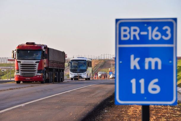 A falta de obras na rodovia BR 163 entre Cuiab&aacute; e Sinop t&ecirc;m sido objeto de diversas manifesta&ccedil;&otilde;es nos &uacute;ltimos anos por parte da popula&ccedil;&atilde;o e setores econ&ocirc;micos envolvidos