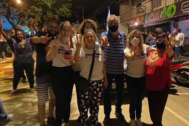Celso Cota comemora indicativo de vit&oacute;ria nas urnas
