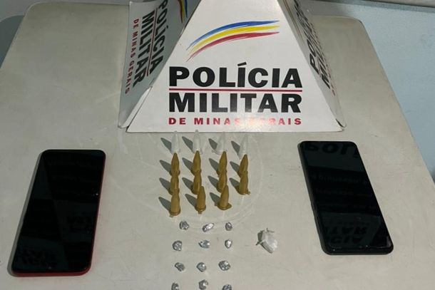 Den&uacute;ncia an&ocirc;nima leva &agrave; pris&atilde;o de tr&ecirc;s suspeitos e apreens&atilde;o de drogas em Mariana. 🚨 Coca&iacute;na e crack foram recolhidos pela PM.