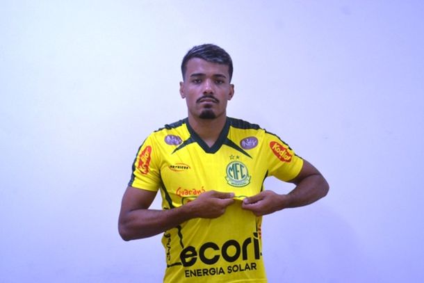 Nada de sorrisos: atacante elogiou o projeto ambicioso do Le&atilde;o