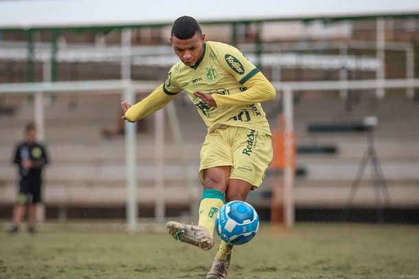 Negueba tem dois gols na S&eacute;rie B pelo Le&atilde;o