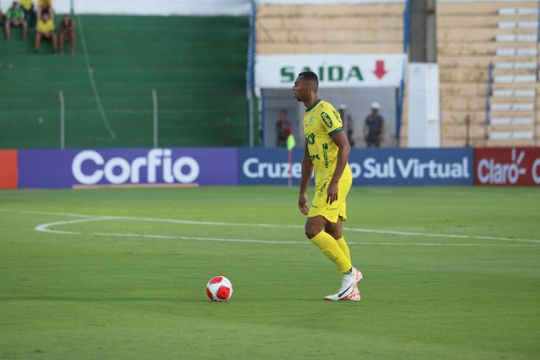 Zagueiro Luiz Ot&aacute;vio vem atuando como titular da defesa do Le&atilde;o