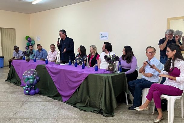 Prefeito de Mirassol, Edson Antonio Ermenegildo d&aacute; as boas vindas &agrave; deputada Renata Abreu e comitiva