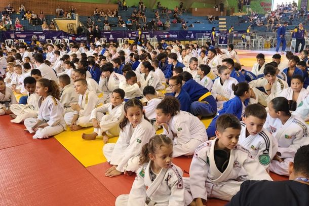 Judocas durante o evento em Mirassol