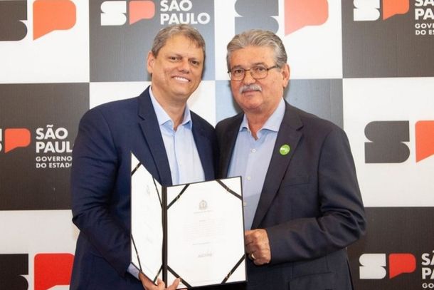 Governador Tarc&iacute;sio de Freitas e o Prefeito de Mirassol Dr. Edson em evento no Pal&aacute;cio dos Bandeirantes