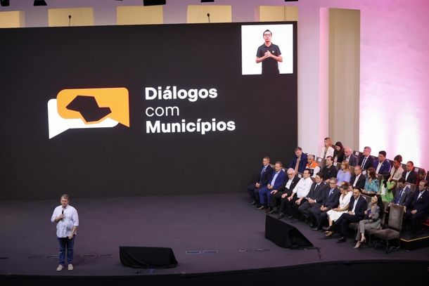 Governador Tarc&iacute;sio de Freitas recepciona cerca de 600 prefeitos em evento no Pal&aacute;cio dos Bandeirantes