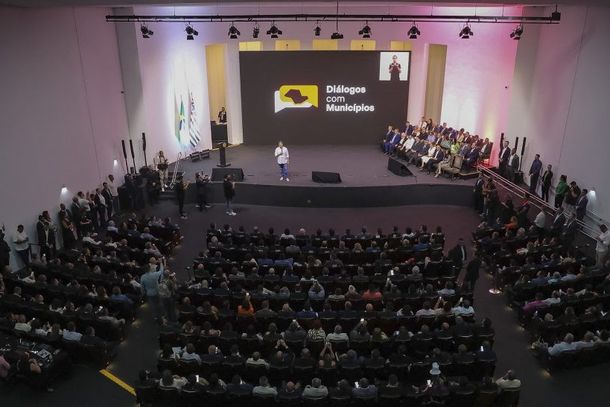 Governador Tarc&iacute;sio de Freitas recepciona cerca de 600 prefeitos em evento no Pal&aacute;cio dos Bandeirantes