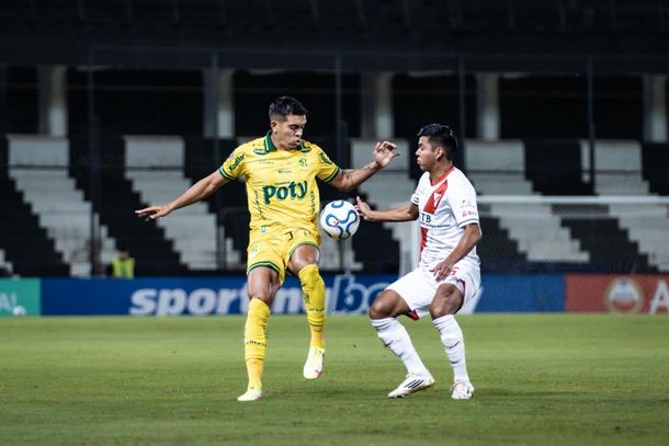 Igor Cair&uacute;s em lance de jogo