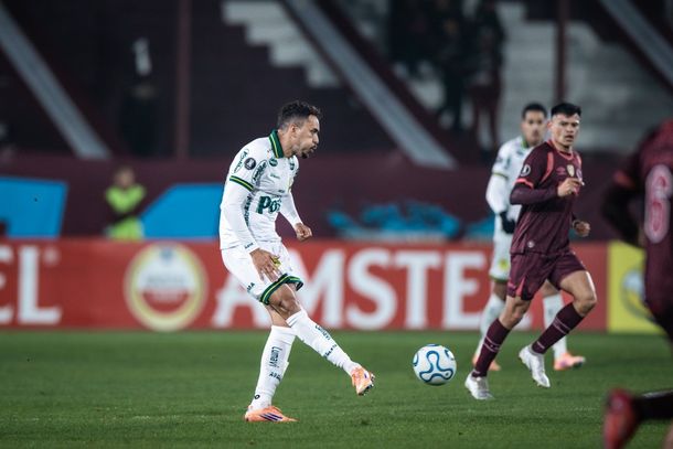 Eduardo em lance de jogo