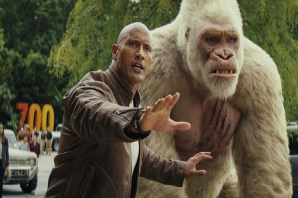 A amizade entre &lsquo;Davis&rsquo; (Dwayne Johnson) e o gorila &lsquo;George&rsquo; &eacute; not&aacute;vel e d&aacute; aquela pitada de drama ao longa