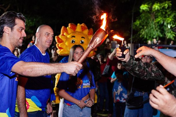 Comit&ecirc; Organizador dos Jogos Regionais de Pen&aacute;polis acende a pira ol&iacute;mpica
