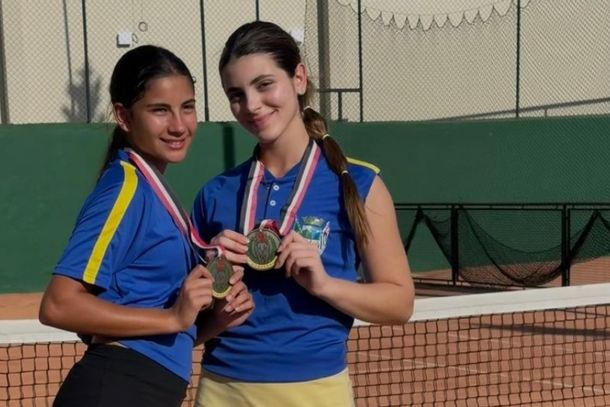 Tenistas Isabela Ovidio e Maria Valentina Pecines Pavan foram campe&atilde;s no t&ecirc;nis feminino