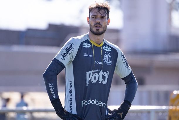 Goleiro Thomazella, de 35 anos, far&aacute; sua estreia como titular na S&eacute;rie A pelo clube