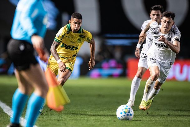Igor Formiga em lance de jogo