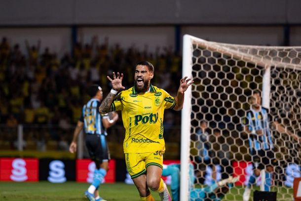 Atacante Bruno Santos fez o gol do Le&atilde;o
