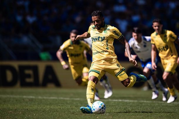 Lateral Reinaldo vai para a cobran&ccedil;a de p&ecirc;nalti