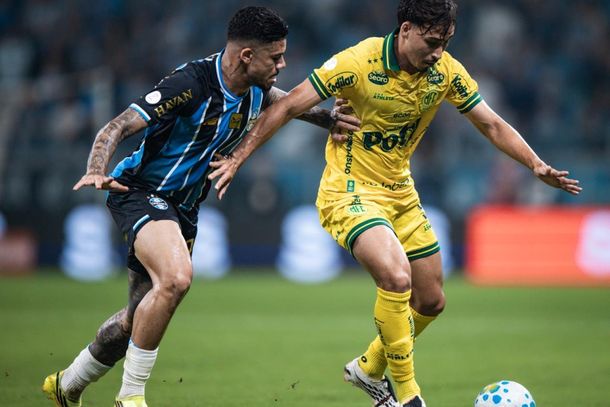 Japa disputa lance com advers&aacute;rio gremista