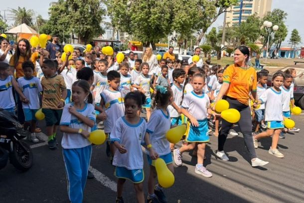 5&ordf; Caminhada de Valoriza&ccedil;&atilde;o da Vida re&uacute;ne estudantes em Mirassol