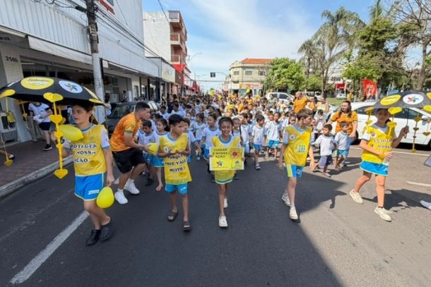 5&ordf; Caminhada de Valoriza&ccedil;&atilde;o da Vida re&uacute;ne estudantes em Mirassol