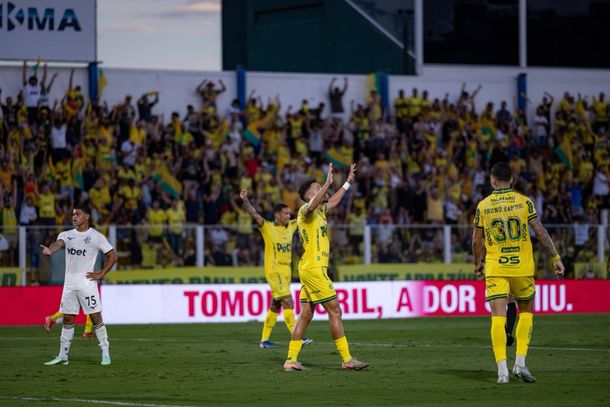 Ainda no 1&ordm; tempo Eduardo faz o 2&ordm; gol mirassolense