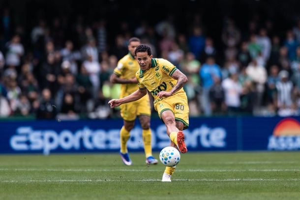 Wallisson em lance de jogo