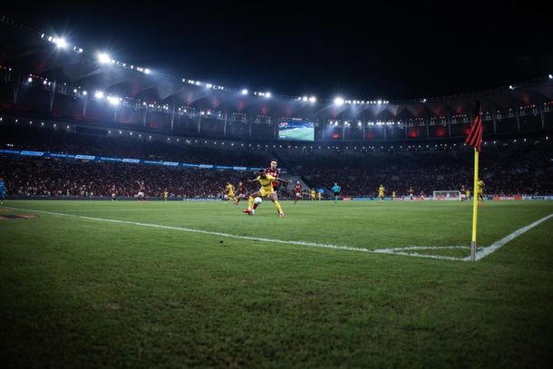Carlos Eduardo em lance de jogo