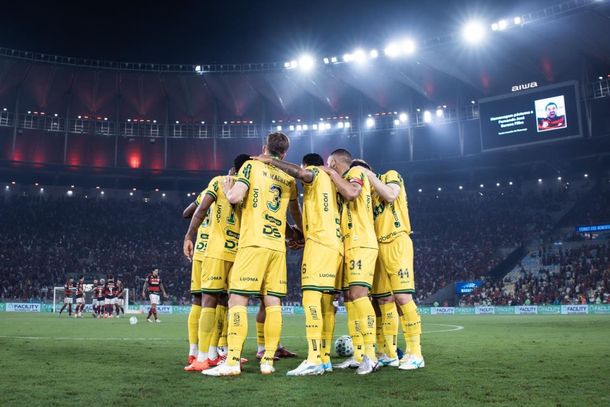 Jogadores do Le&atilde;o antes do jogo