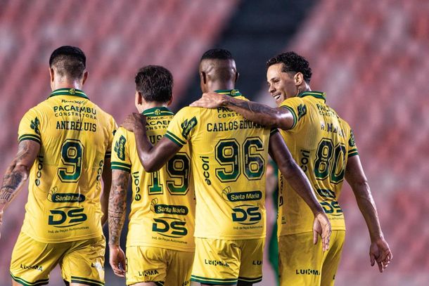 Mirassol goleia Uberl&acirc;ndia no Parque do Sabi&aacute; e volta forte da parada Fifa