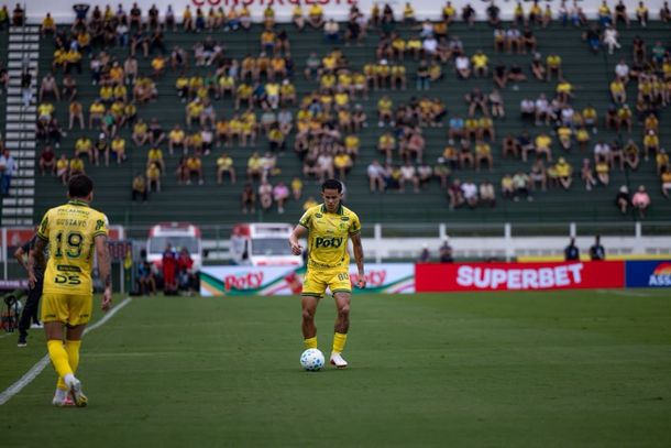 Wallisson em lance de jogo