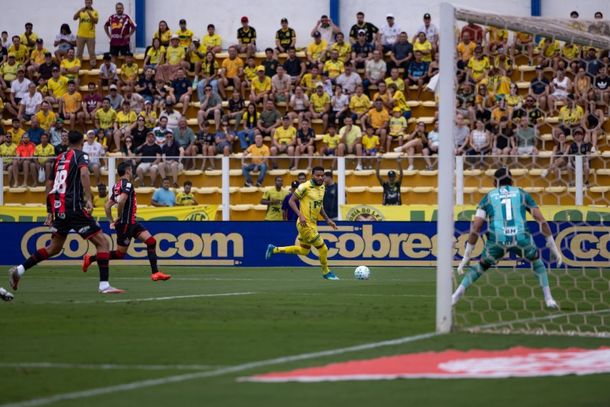 Reinaldo em lance de jogo