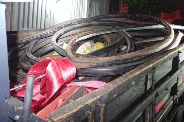 PM prende tr&ecirc;s homens e recupera R$ 200 mil em fios de cobre em Mirassol
