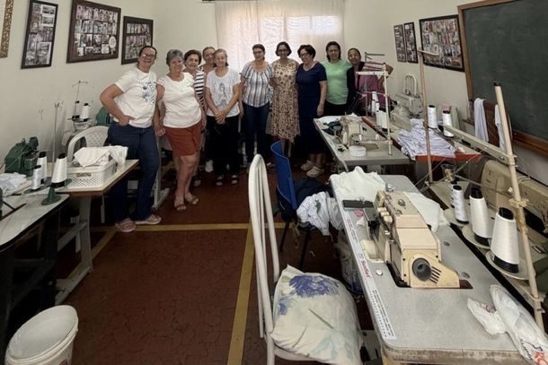     Projeto Formiguinhas une costura e solidariedade h&aacute; quase oito anos em Mirassol