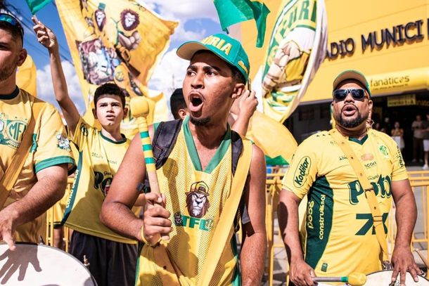 Torcida da F&uacute;ria do Le&atilde;o