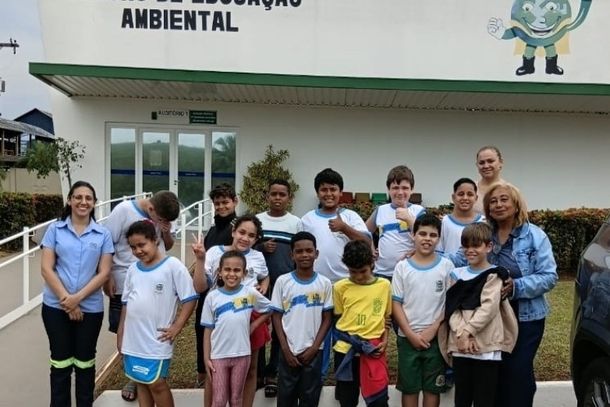 Horta escolar vira sala de aula a c&eacute;u aberto na C&acirc;ndido Brasil Estrela, em Mirassol