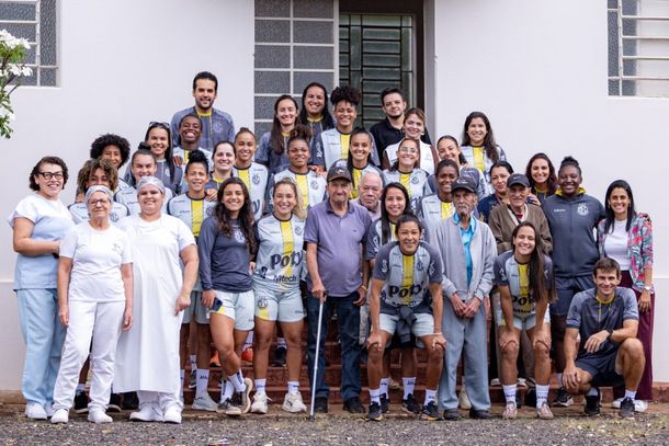 Leoas Paulistas levam carinho e companhia aos moradores do Lar dos Velhinhos de Mirassol