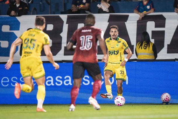 Eduardo em lance de jogo