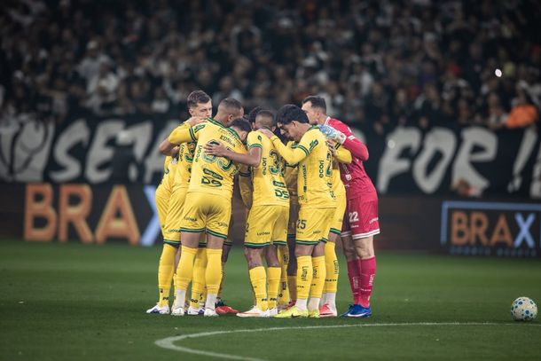 Equipe do Le&atilde;o antes do jogo na Neo Qu&iacute;mica Arena