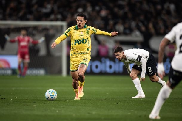 Wallisson em lance de jogo