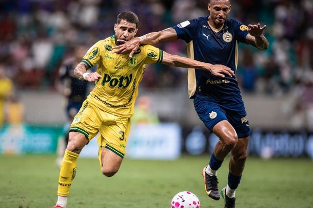 Bruno Santos em lance de jogo