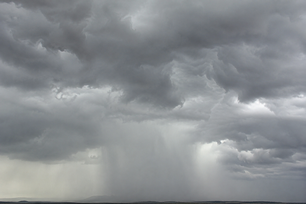 Semana come&ccedil;a abafada e termina com chuva forte e queda de temperatura em Mirassol