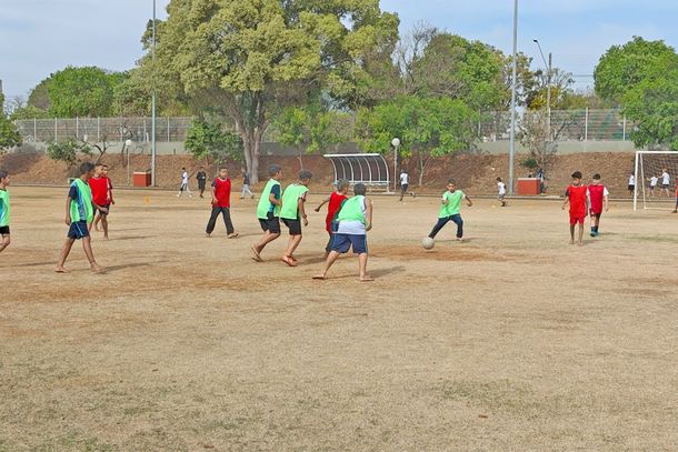 AFA re&uacute;ne 800 estudantes em manh&atilde; de esporte e inclus&atilde;o em Mogi Gua&ccedil;u