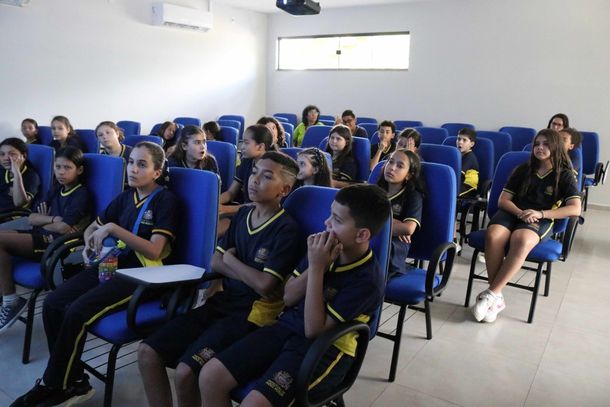 Alunos conhecem tratamento da &aacute;gua durante visita &agrave; ETA Esta&ccedil;&atilde;o de Tratamento de &Aacute;gua