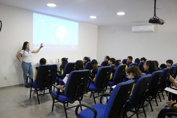 Alunos conhecem tratamento da &aacute;gua durante visita &agrave; ETA Esta&ccedil;&atilde;o de Tratamento de &Aacute;gua