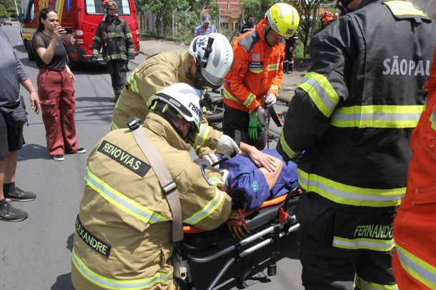 Simulado de acidente re&uacute;ne for&ccedil;as de seguran&ccedil;a e Renovias em Mogi Gua&ccedil;u
