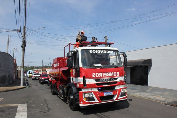 Carreata em homenagem a Nossa Senhora Aparecida percorre ruas da zona Leste