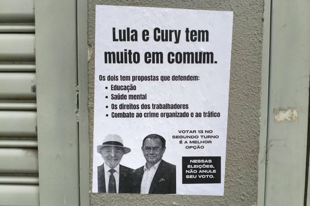 Cartazes contra Fl&aacute;vio Bolsonaro aparecem espalhados pelo Centro