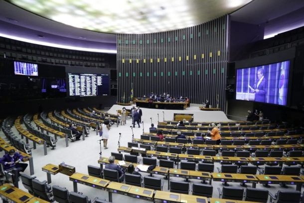 Eleitores de Mogi Mirim d&atilde;o votos a 531 candidatos a deputado federal