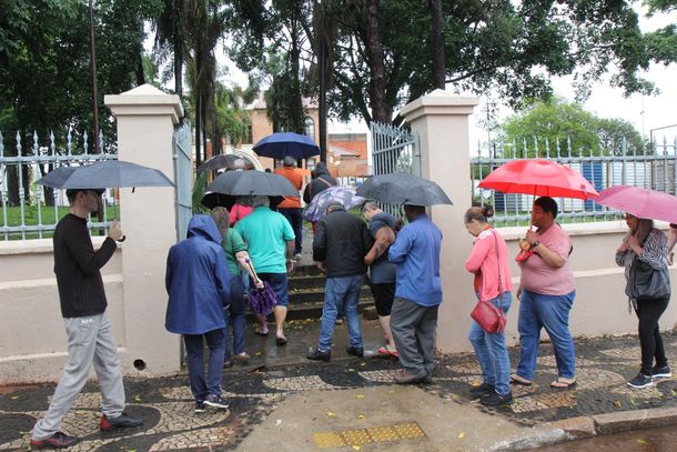 Mesmo com chuva, vota&ccedil;&atilde;o segue tranquila e sem filas em Mogi Mirim