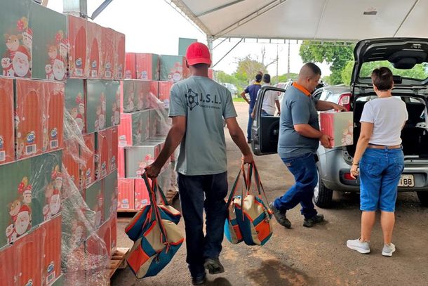 Mogi Gua&ccedil;u prepara compra de 3.567 cestas de Natal para servidores