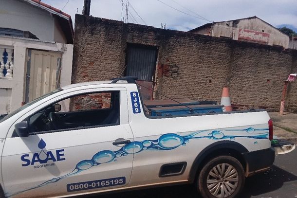 Morador admite liga&ccedil;&atilde;o clandestina de &aacute;gua e alega dificuldade para pagar